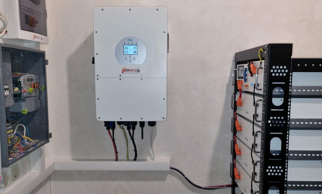 Three-phase high-voltage hybrid inverter Deye SUN-20K-SG01HP3-EU-AM2 20KW, EU version, IP65